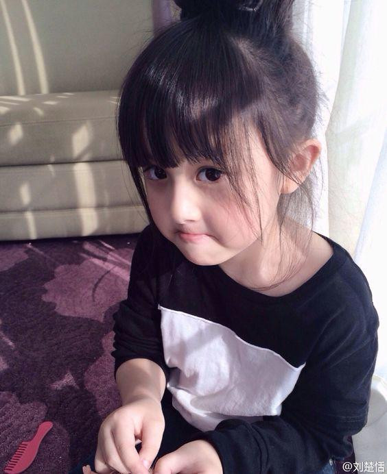 Gu ăn mặc của Lưu Sở Điềm cá tính hơn, không còn là cô bé ngây thơ thuở nào.