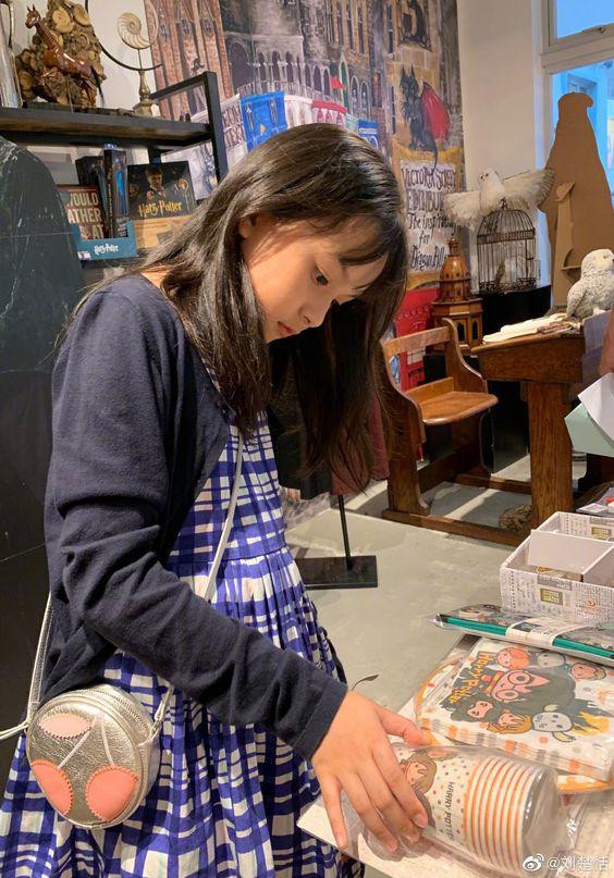 Diến xuất của Lưu Sở Điềm cũng được đánh giá nâng tầm hơn, tự nhiên hơn khi đứng trước ống kính.