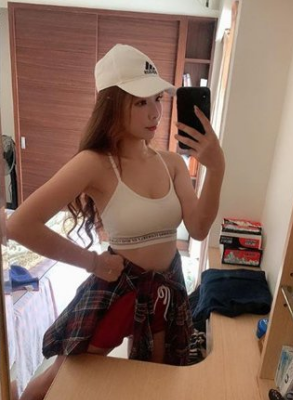 Trang cá nhân của Bee Bee Lin sở hữu hơn 18.000 lượt theo dõi. Sau khi nổi tiếng trên mạng xã hội với biệt danh "bà chủ hot girl", lượng người đăng kí follow cô nàng tăng đáng kể.