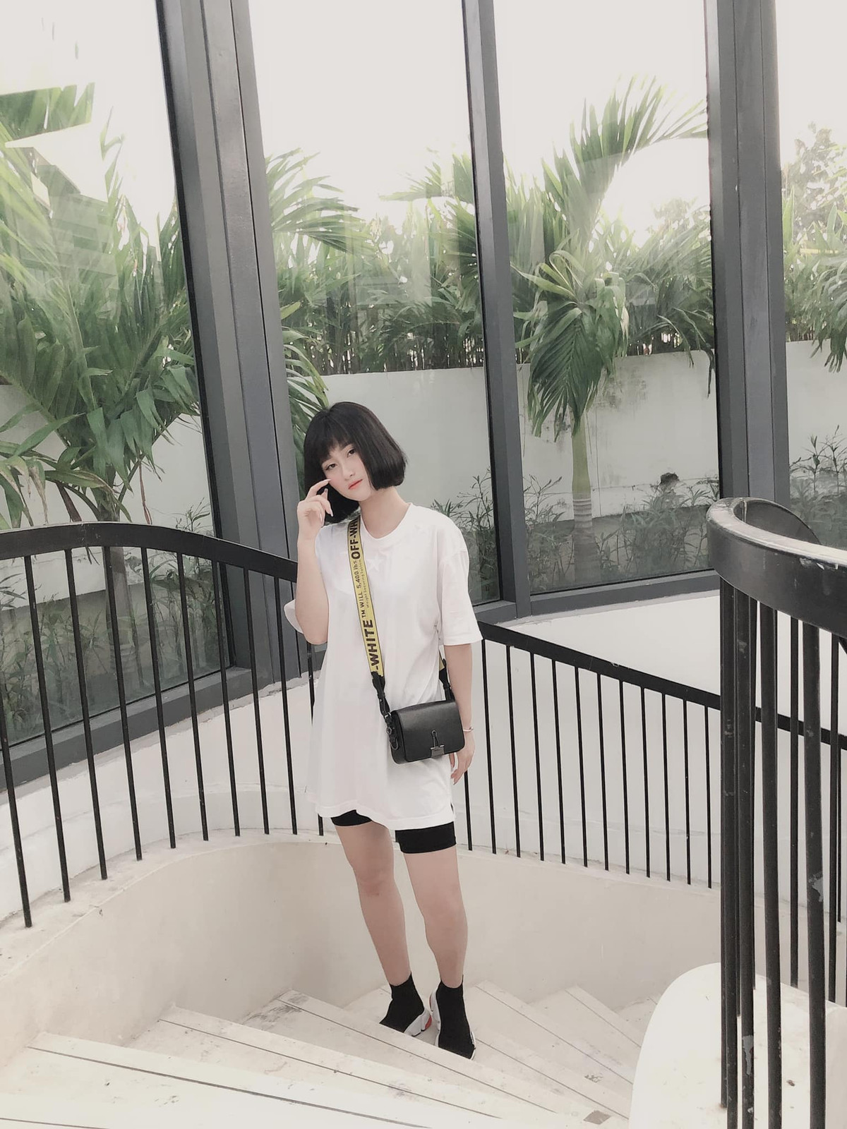 Không chỉ giỏi kiếm tiền, bạn gái tiền vệ Huy Hùng còn sở hữu nhan sắc cực xinh đẹp, cá tính.