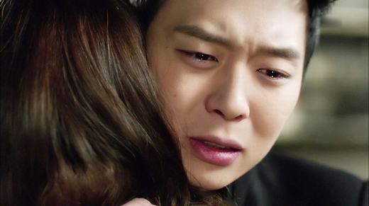 'Chet lang' khi nghe duoc cuoc dien thoai cua vo sap cuoi trong phong tam-Hinh-2