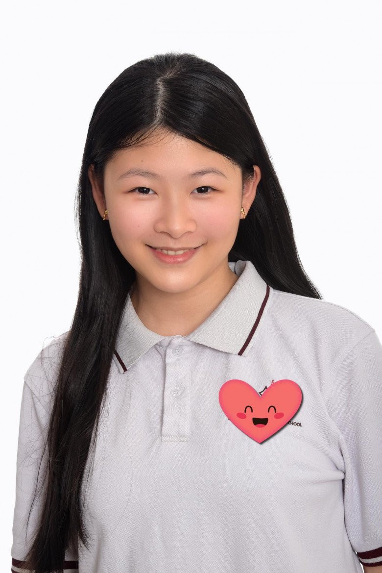 Nhìn trong ảnh, cô bé An Nhiên gây ấn tượng với đường nét gương mặt xinh xắn, hiền hậu và mái tóc đen dài thướt tha được cho là "bản sao" của mẹ.