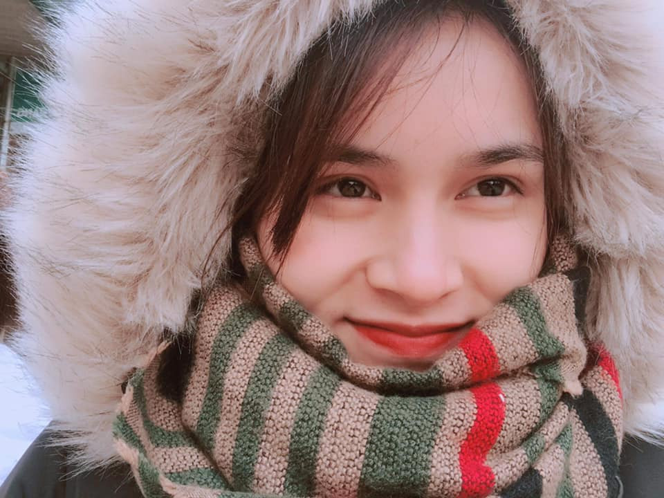 Chính vì cuộc sống thầm lặng, không có thị phi nên vợ Hùng Dũng nhận được rất nhiều cảm tình từ phía người hâm mộ.