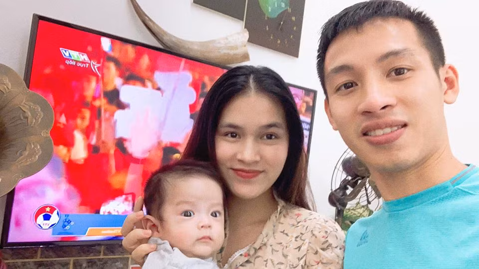 Danh hiệu Quả Bóng Vàng 2019 chính thức thuộc về Đỗ Hùng Dũng, cầu thủ đang khoác áo CLB Hà Nội. Quả Bóng Bạc được trao cho Quang Hải và Trọng Hoàng (CLB Viettel) nhận Quả Bóng Đồng.