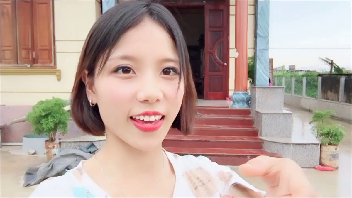 Mới đây, Ngọc Lan chính thức lên tiếng cho biết cô và Hưng Vlog đã "đường ai nấy đi". "Mình và Hưng chia tay rồi nhé, mong các bạn đừng nhắc chuyện buồn này nha" - Nữ Youtuber cho biết.