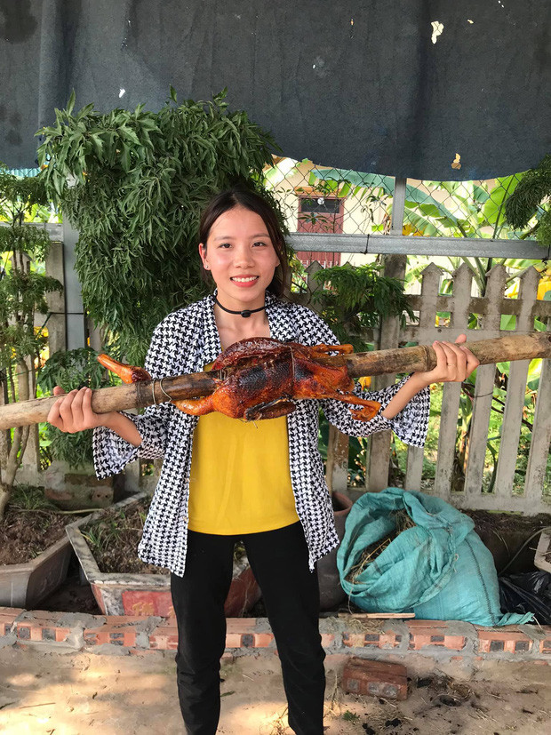 Tiếp nối "truyền thống" của gia đình bà Tân Vlog, Ngọc Lan được bạn trai giúp đỡ lập kênh Youtube. Ban đầu, video của cô nàng xoay quanh việc nghĩ cách troll bạn trai.