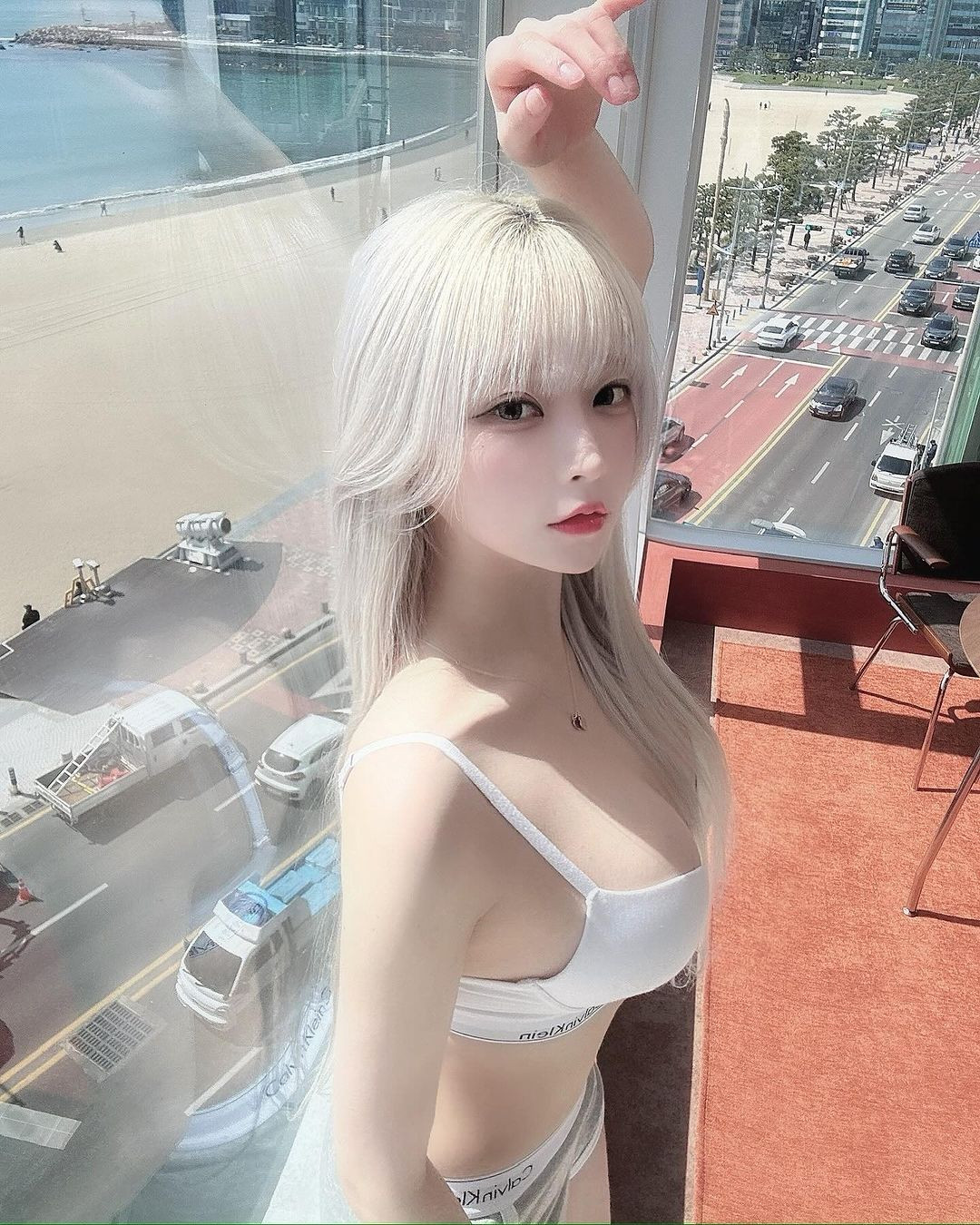 Cô nàng sở hữu thân hình cực phẩm với vòng 1 cực khủng.