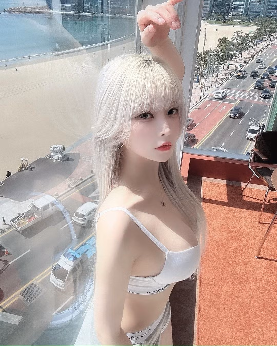 Cô nàng sở hữu thân hình cực phẩm với vòng 1 cực khủng.