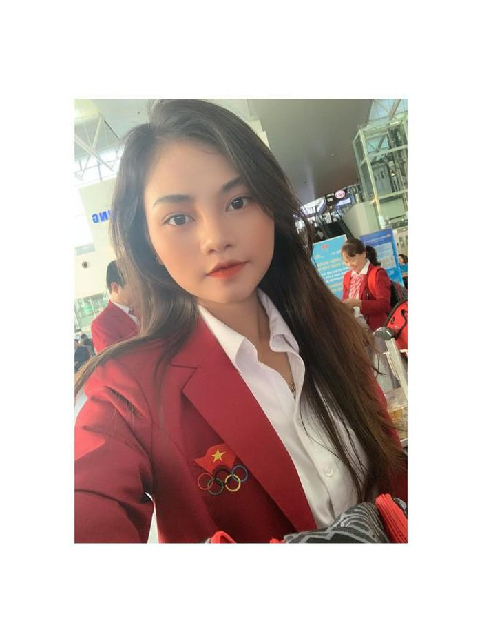 Trong thời gian đoàn thể thao Việt Nam sang Philippines dự SEA Games 30 vào tháng 11/2019, cộng đồng mạng "phát sốt", thi nhau lùng info nữ bác sĩ Hoàng Tú Anh (SN 1995), hiện đang công tác tại bệnh viện Thể thao Việt Nam.