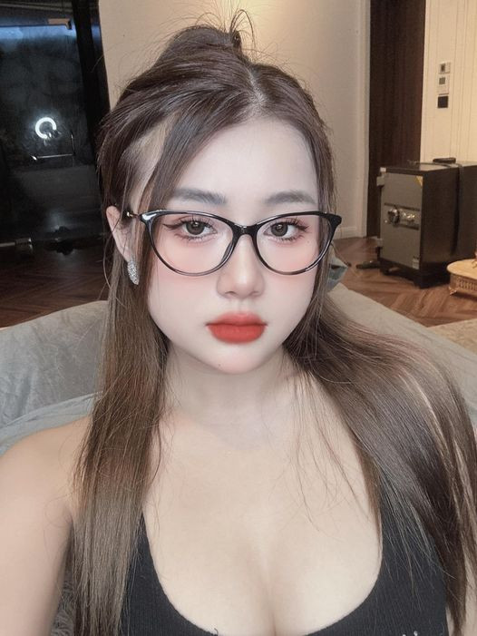 Quỳnh Nga thể hiện những bước nhảy điêu luyện và cực cuốn trước hàng trăm khán giả, nhận được sự cổ vũ nhiệt tình.