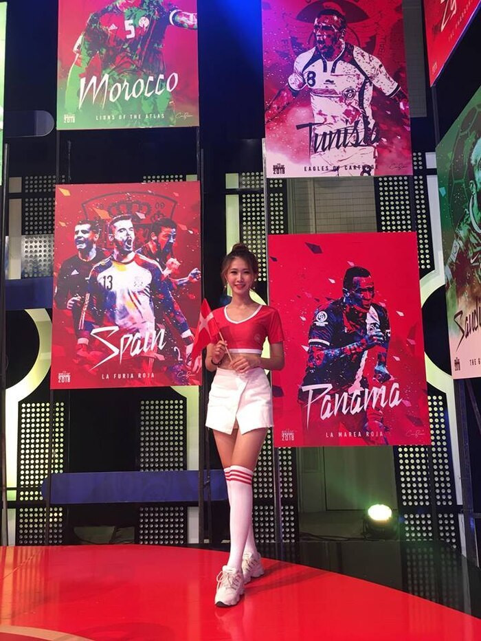 Bên dưới phần bình luận, nhiều bạn bè, người hâm mộ bày tỏ sự tò mò đối với mối quan hệ của cặp đôi nhưng cầu thủ Trọng Đại vẫn khẳng định chưa có người yêu. Thế nhưng thân thiết đến nỗi dẫn về nhà thì chắc chắn mối quan hệ không bình thường cho lắm.