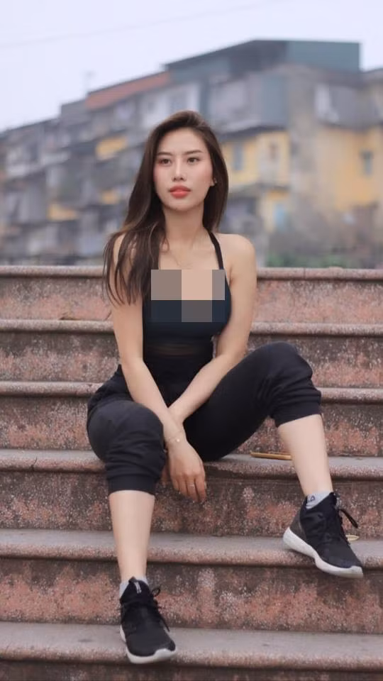 Tracy Lê dành nhiều thời gian kết hợp nhiều bài tập với các bài tập trung vào vòng eo và ăn uống theo chế độ Eat Clean.