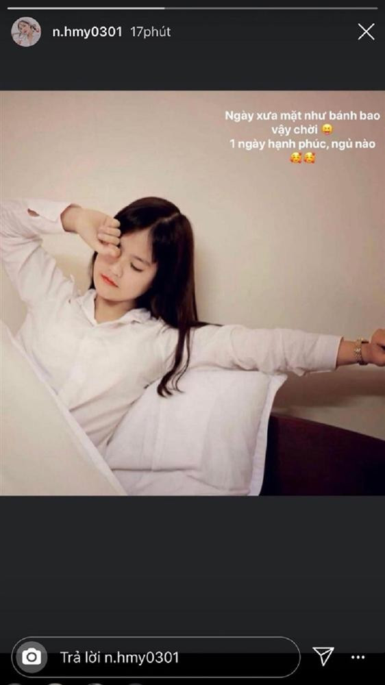 "Cô chủ tiệm nail" khá thoải mái, không quan tâm đến những tin đồn về bản thân và Quang Hải. "Một ngày hạnh phúc, ngủ nào" - Huyền My viết trên trang cá nhân đúng này thông tin cầu thủ quê Đông Anh nối lại tình xưa với hot girl Quảng Nam.