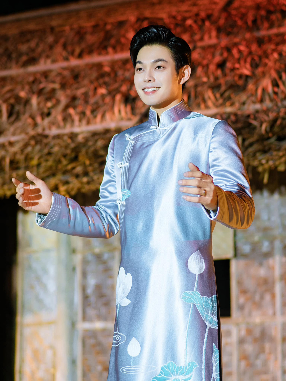 Bằng giọng hát cao, dày, sáng và đầy nội lực, Giang “đốn tim” người nghe bằng sự mộc mạc, chân tình trong từng câu hát mang âm hưởng dân ca Ví Giặm quê nhà.