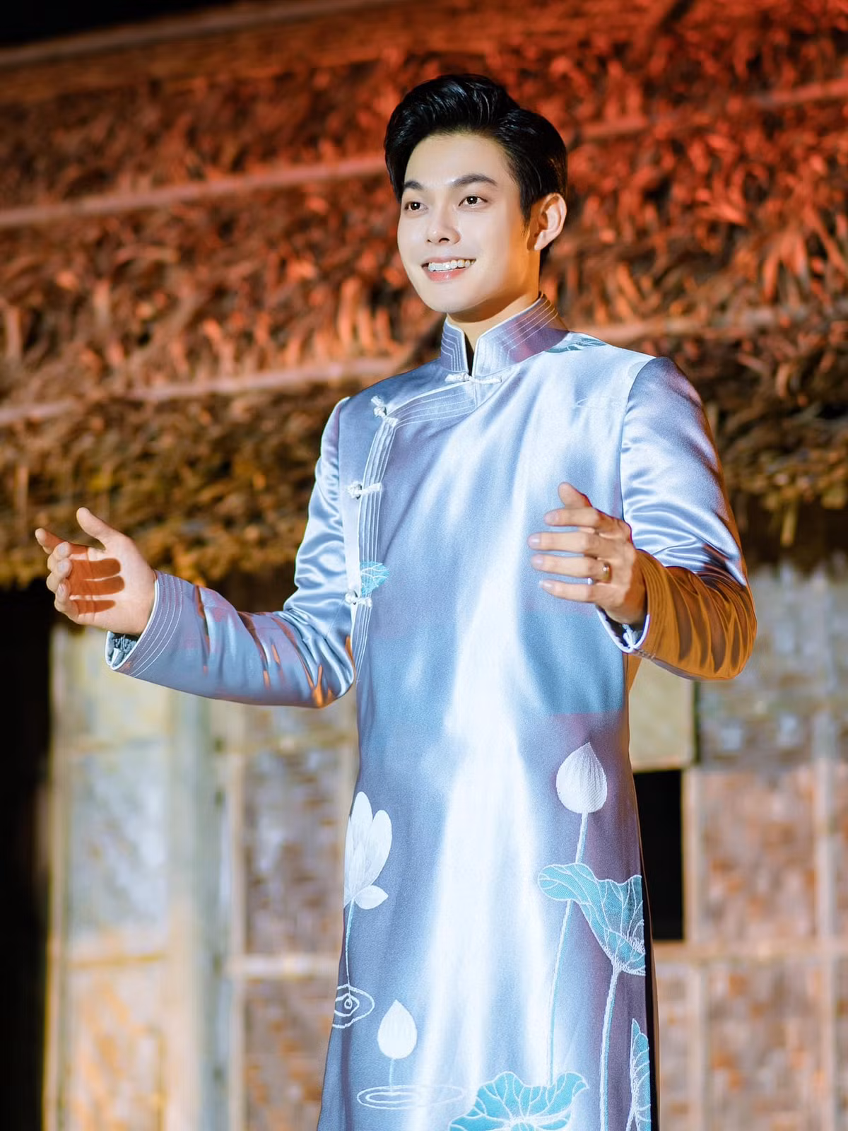 Bằng giọng hát cao, dày, sáng và đầy nội lực, Giang “đốn tim” người nghe bằng sự mộc mạc, chân tình trong từng câu hát mang âm hưởng dân ca Ví Giặm quê nhà.