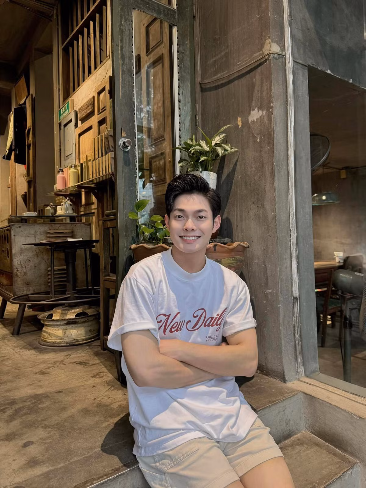 rong giai đoạn nhạc trẻ đang hết sức sôi động, nhiều người bỗng “vụt một bước thành sao” thì Nam Giang lại chọn cho mình một lối đi riêng – những bài hát mang âm hưởng dân ca, đặc biệt là dân ca xứ Nghệ.