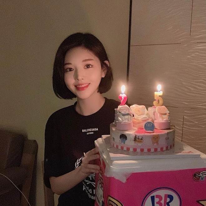 Mới tham gia làm clip mukbang đồ ăn một năm nay, thế nhưng nữ Youtuber này đã sở hữu gần 4 triệu lượt theo dõi, mỗi video đều có trung bình 1-2 triệu lượt xem.