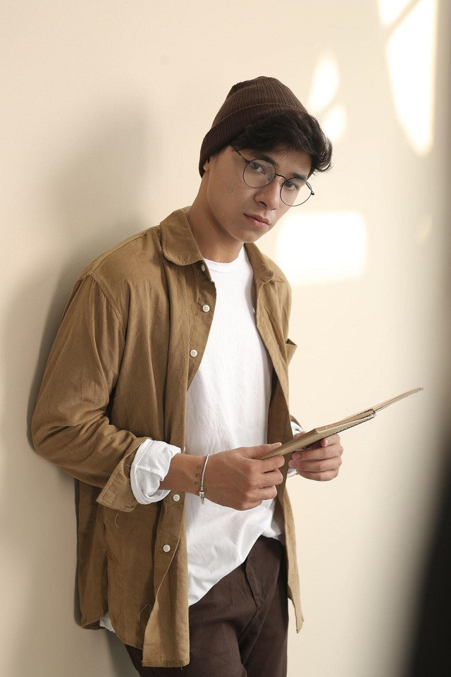 Quang Vượng (hay còn gọi là Tomek, SN 1999) hiện đang theo học tại trường Rmit được chú ý nhờ ngoại hình như lai Tây dù là người Việt 100%. Ngoài việc học, Tomek còn chỉ chỉ đi làm mẫu ảnh.