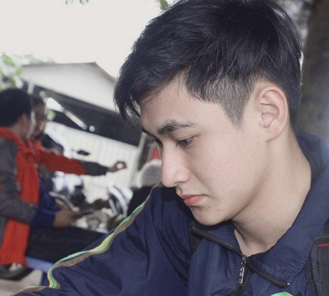 Sau một sự kiện diễn ra trên sân mỹ đình, anh chàng Xuân Trường được cộng đồng mạng ráo riết truy tìm info vì quá điển trai. Trường được đặt cho biệt danh "hot boy bảo an".