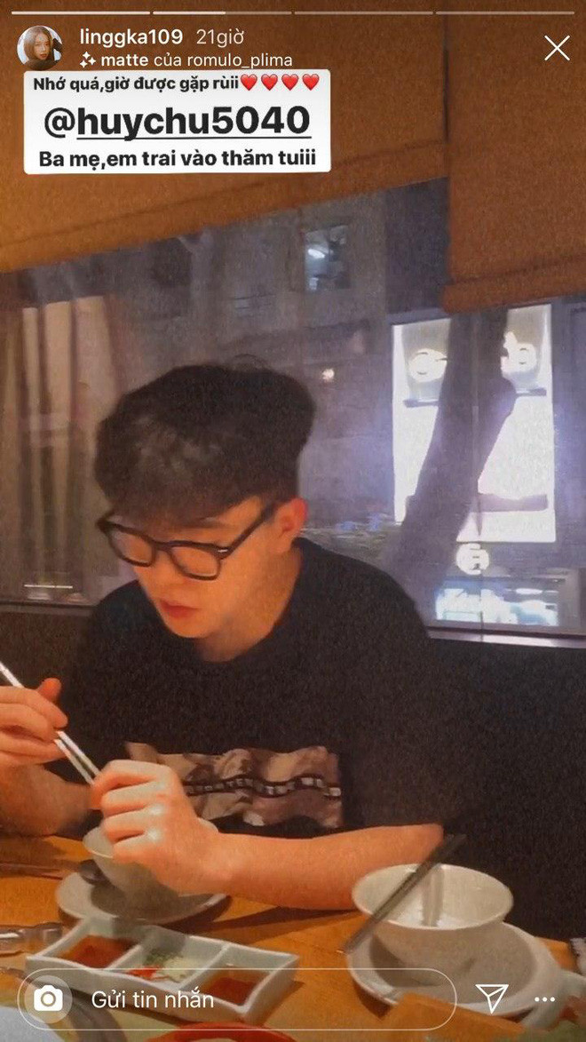 Được biết, em trai Linh Ka tên Huy Chu. Đẹp trai ngay cả khi bị chị gái quay lén, Huy Chu được dự đoán là sẽ sớm trở thành hot boy như chị gái của mình.