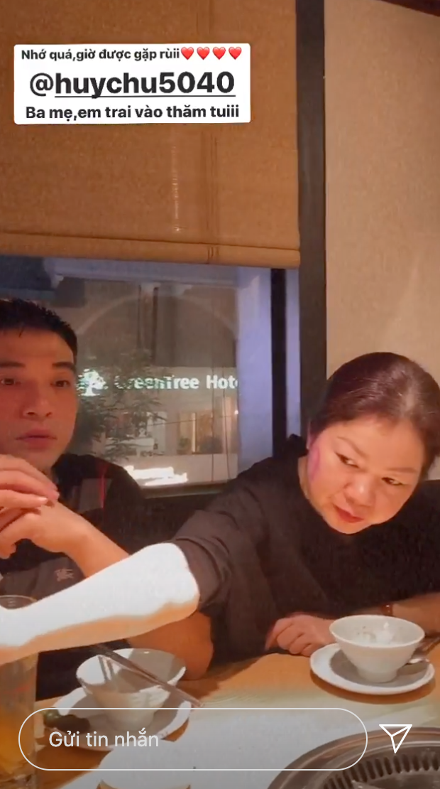 Mới đây, trên trang cá nhân, hot girl Linh Ka khoe khoảnh khắc được đoàn tụ với gia đình dịp lễ 30/4 - 1/5.