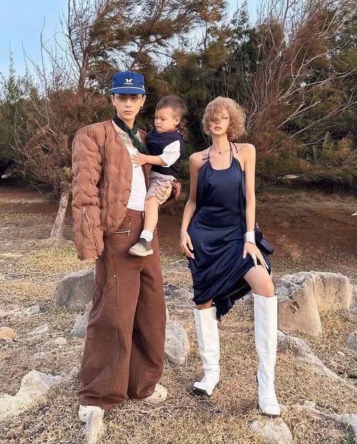 Chuyện tình của Lâm Minh và Decao từng khiến nhiều người suy nghĩ, vì không ít lần cô nàng bày tỏ sự tủi thân khi không có được một đám cưới như bao người.