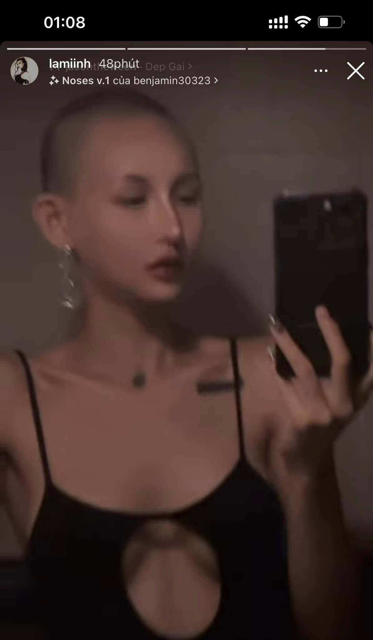 Trong story mới nhất trên Instagram, Lâm Minh xuất hiện với hình ảnh mới cạo trọc đầu. Cô nàng không ngần ngại cắt phăng mái tóc của bản thân.