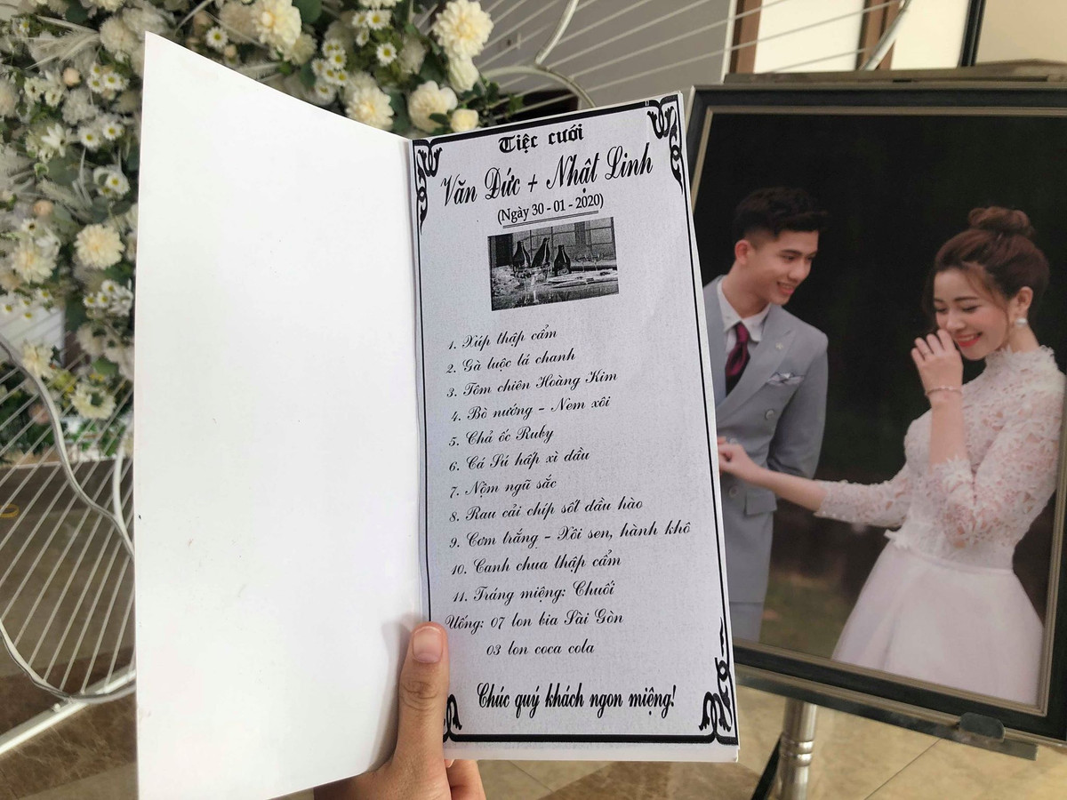 Menu tiệc của Văn Đức và Nhật Linh được chia sẻ công khai trên mạng xã hội. Toàn bộ đều là món ăn quen thuộc ở mỗi đám cỗ.