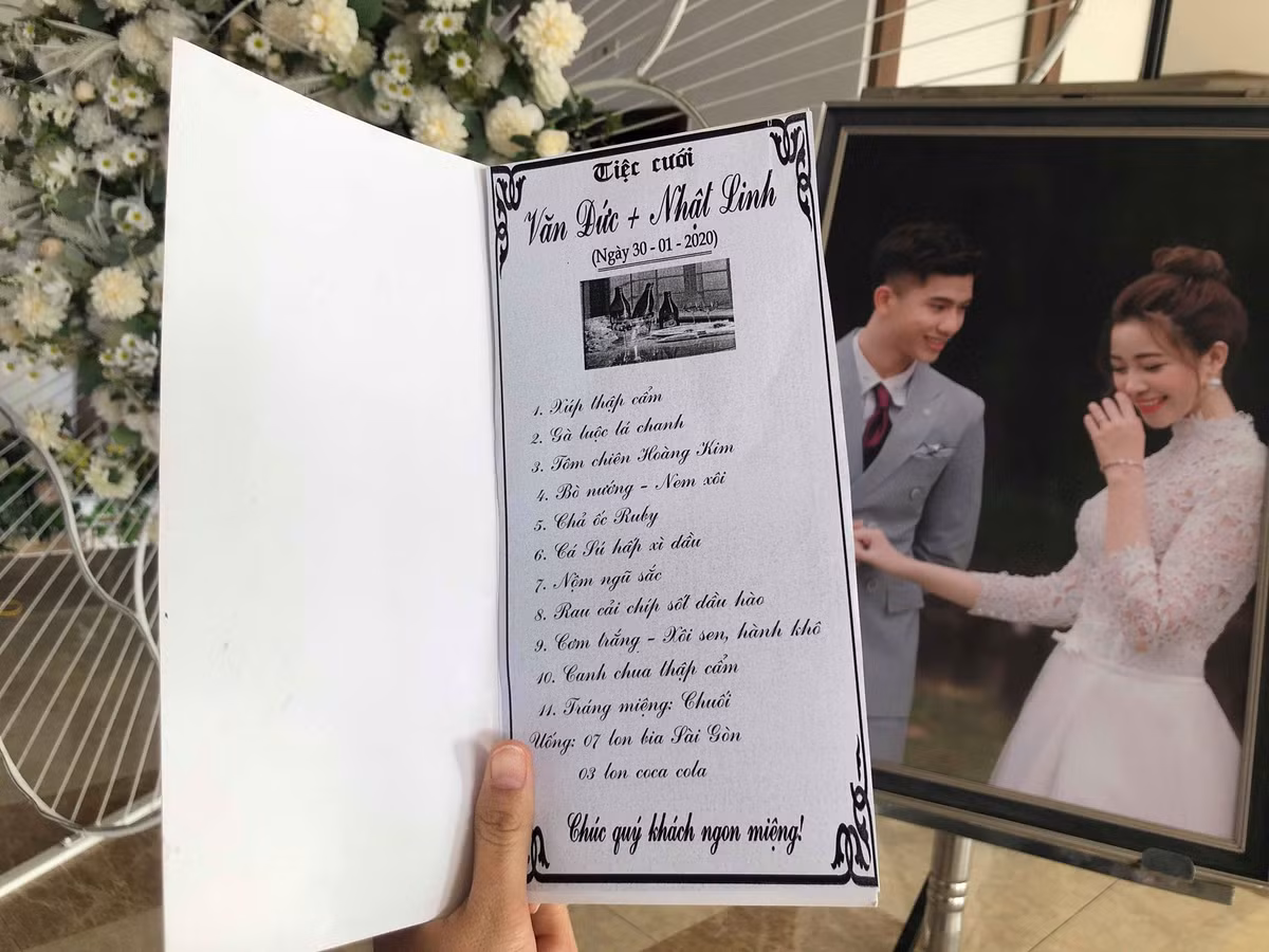 Menu tiệc của Văn Đức và Nhật Linh được chia sẻ công khai trên mạng xã hội. Toàn bộ đều là món ăn quen thuộc ở mỗi đám cỗ.