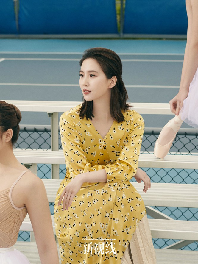 Xuất thân là diễn viên, vũ công, tốt nghiệp khoa múa ba lê của Học viện Múa Bắc Kinh, Lưu Thi Thi sở hữu dáng vóc nhẹ nhàng nền nã, thần thái bay bổng thoát tục.