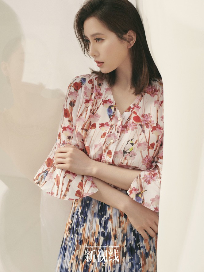 Trước và sau khi con sinh con, cô đều được ông xã cưng như "trứng mỏng". Cả hai là cặp đôi đẹp được cả showbiz ngưỡng mộ vì tình yêu bền lâu dù người đẹp 8x kém chồng tới 17 tuổi, nam ca sĩ Ngô Kỳ Long lại từng có 1 đời vợ.