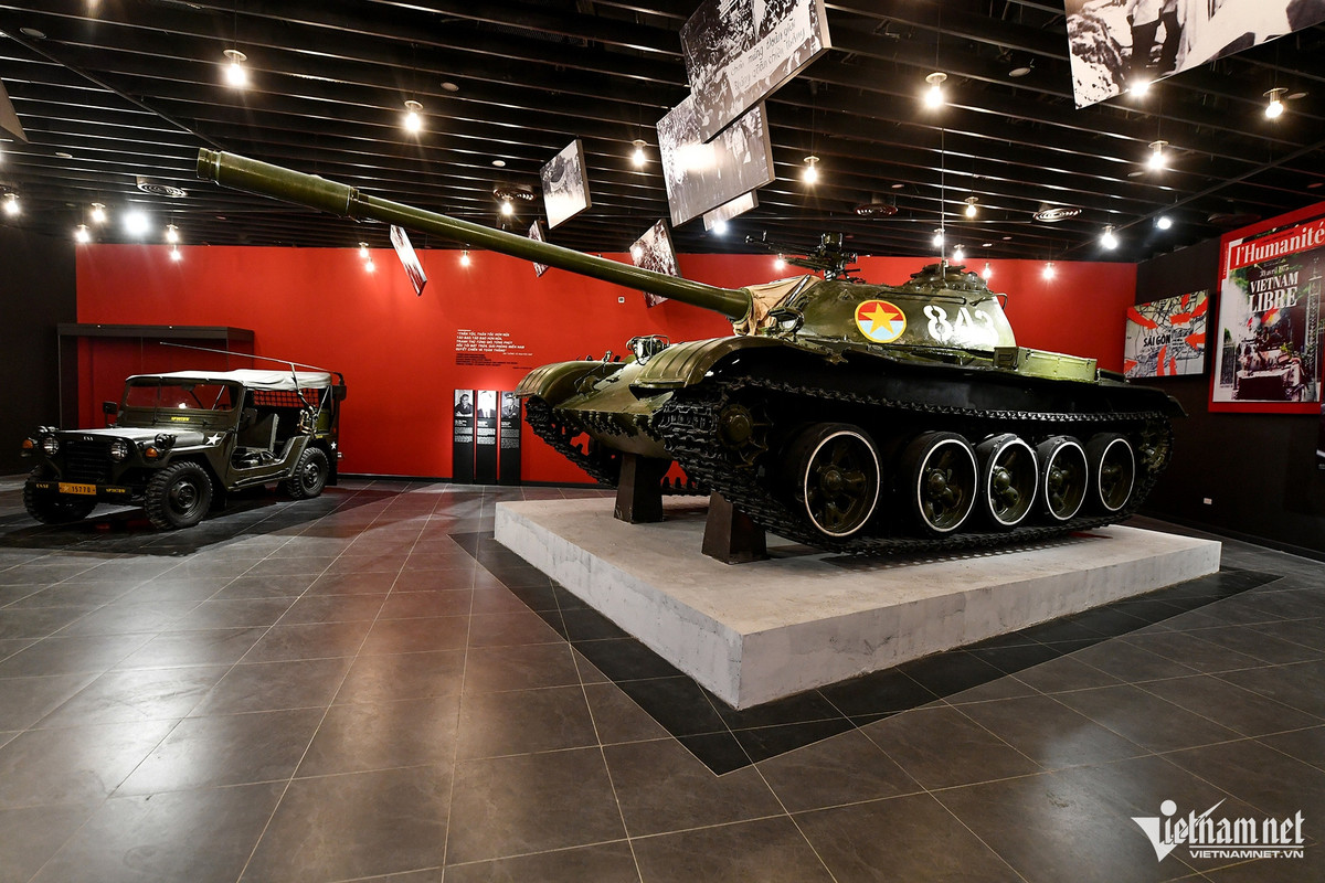 Chiếc xe tăng T-54B số hiệu 843 thuộc Đại đội 4, Tiểu đoàn 1, Lữ đoàn Tăng Thiết giáp 203, Quân đoàn 2 huyền thoại với các chiến tích như tham gia giải phóng Huế, Đà Nẵng, húc vào cổng phụ của Dinh Độc Lập ngày 30/4/1975... Vào năm 2012, Nhà nước đã công nhận chiếc xe tăng này là Bảo vật Quốc gia. Hiện tại, bảo tàng đã hoàn thiện giai đoạn 1, dự kiến mở cửa cho du khách vào tham quan từ ngày 1/11/2024