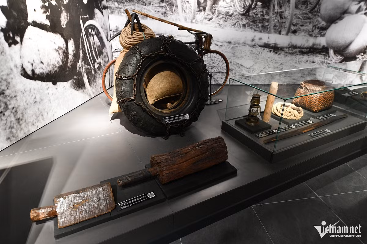 Tại đây có các công nghệ sa bàn 3D mapping; thiết bị màn hình tra cứu thông tin, media tư liệu ảnh, thuyết minh tự động audioguide và mã QR tra cứu thông tin hiện vật ở ngay cạnh dòng chú thích, hình ảnh và hơn 60 video giới thiệu về chiến dịch, trận đánh và các nhân vật lịch sử.