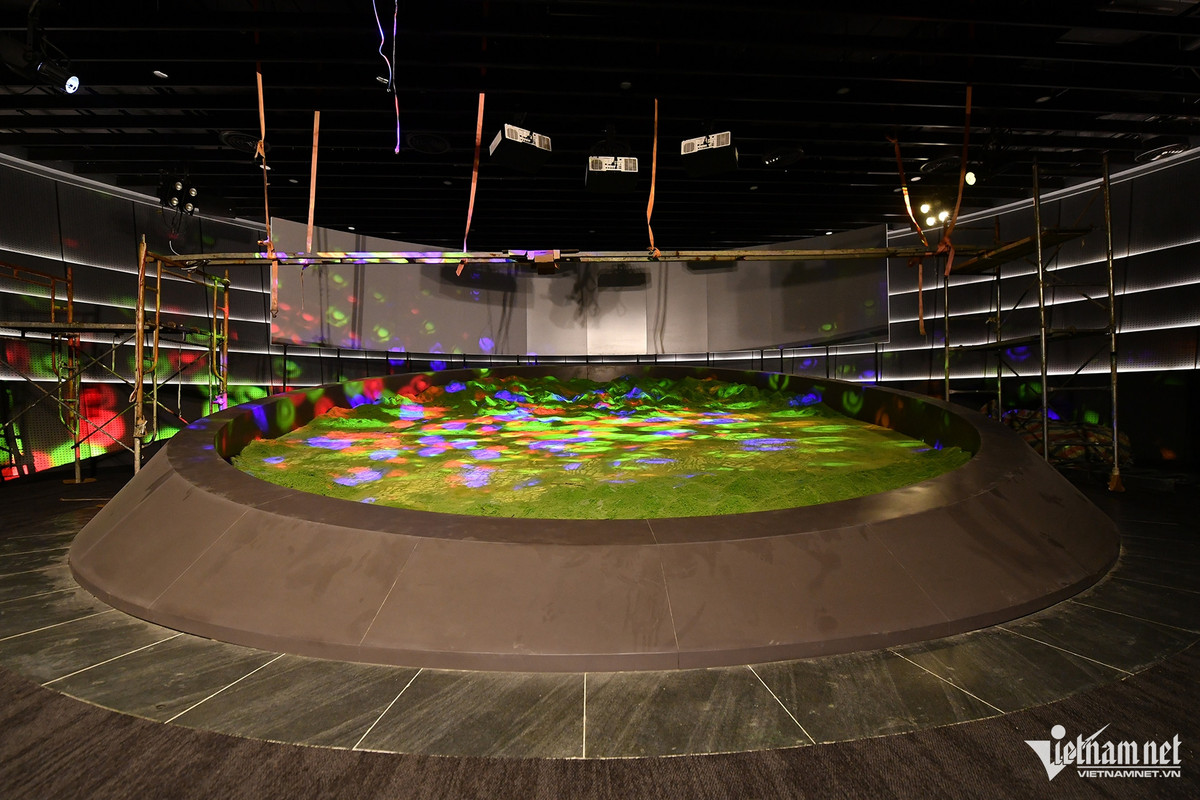 Hình ảnh sa bàn lòng chảo Điện Biên Phủ tại gian trưng bày Chủ đề 3: Chống thực dân Pháp, giành độc lập dân tộc năm 1858 đến năm 1945.