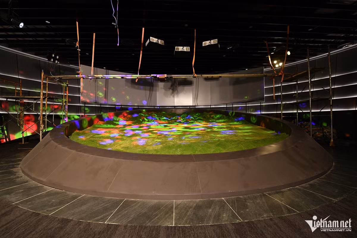 Hình ảnh sa bàn lòng chảo Điện Biên Phủ tại gian trưng bày Chủ đề 3: Chống thực dân Pháp, giành độc lập dân tộc năm 1858 đến năm 1945.