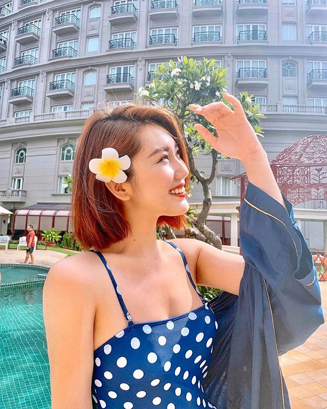 Ở tuổi 32, cô nàng đã chăm chỉ diện các trang phục kiệm vải hơn, tôn lên điểm mạnh cơ thể