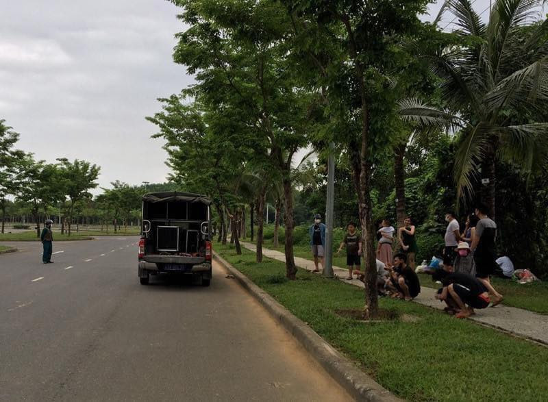 Bất chấp cách ly xã hội, hàng trăm phượt thủ tụ tập cắm trại gây bức xúc Bat chap cach ly xa hoi, hang tram phuot thu tu tap cam trai gay buc xuc