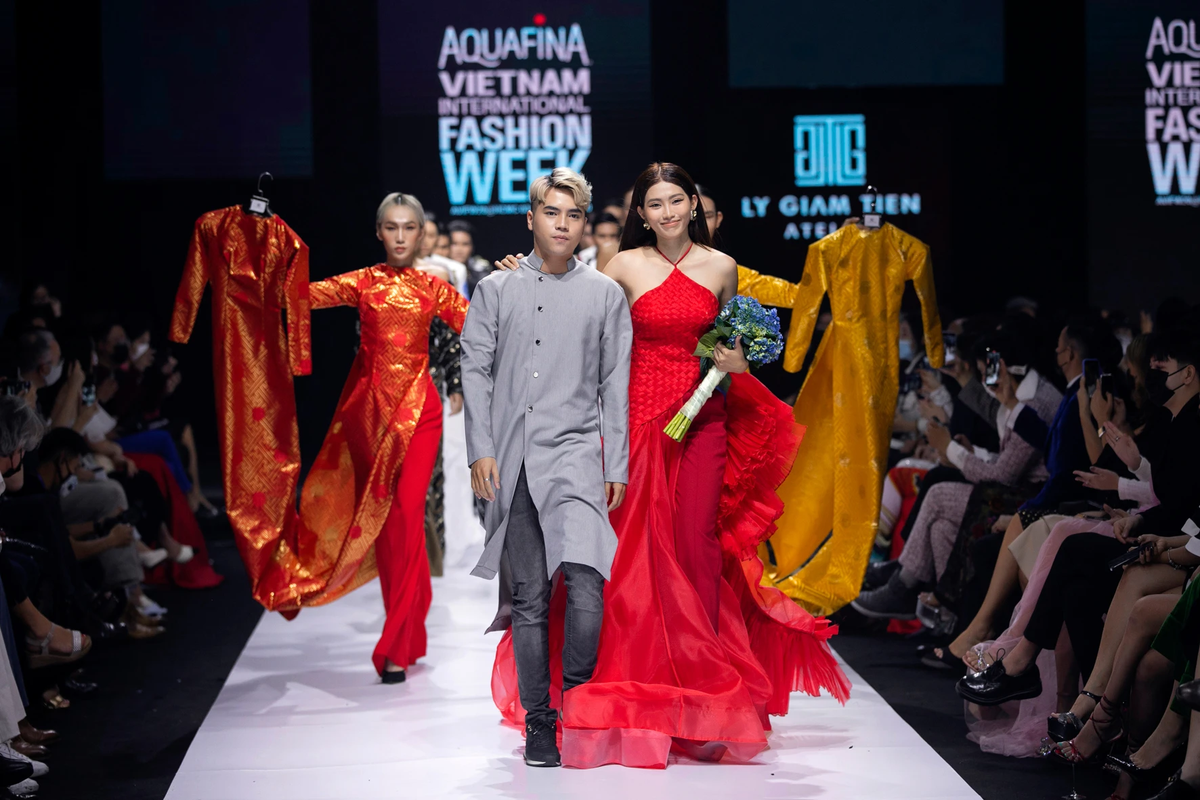 Với những thước ảnh sắc nét như thế này, fan của Quang Hải rất hi vọng sẽ được chiêm ngưỡng những khoảnh khắc ấn tượng trong lễ cưới vào ngày 6/4 sắp tới của nam cầu thủ.