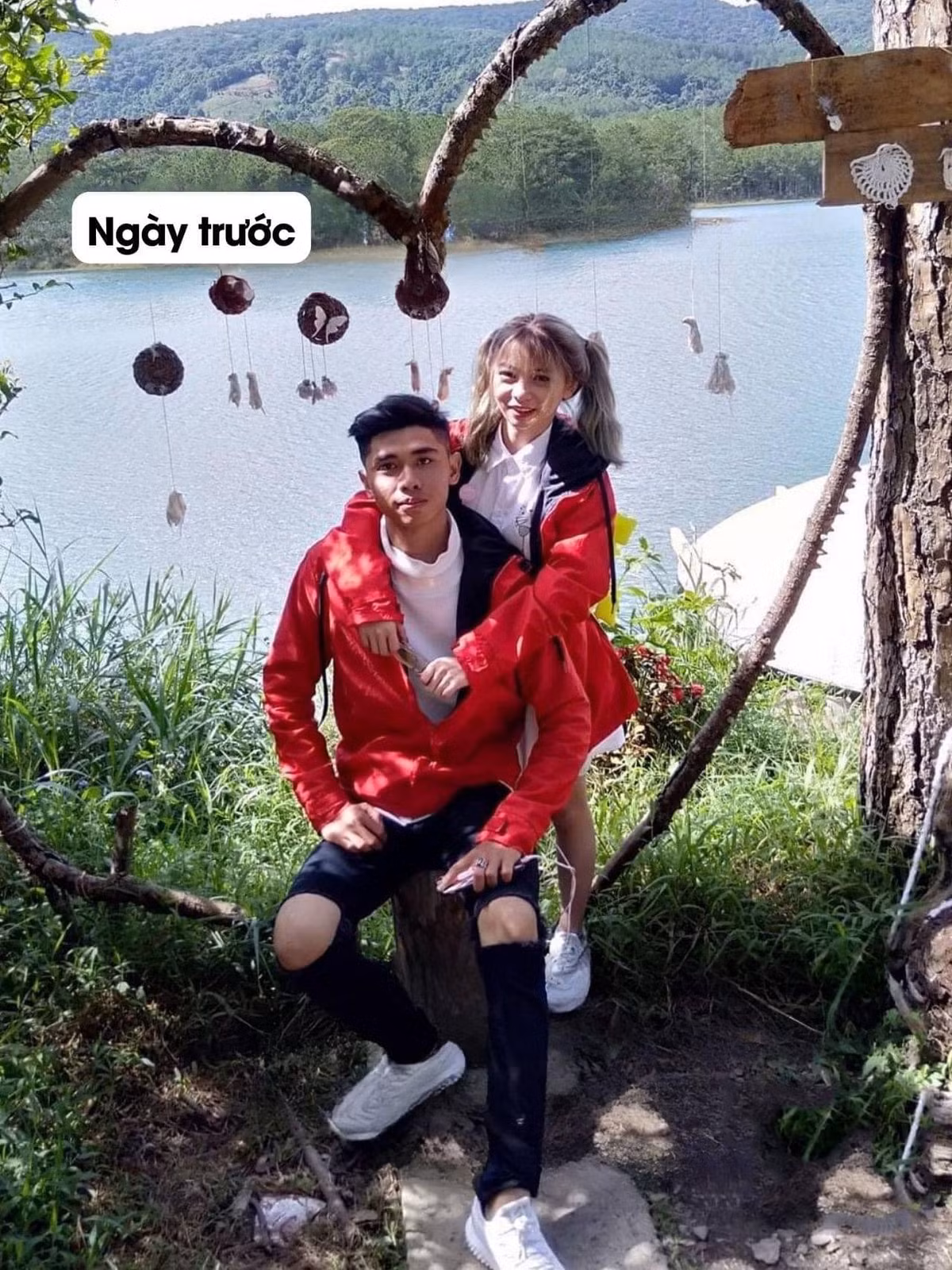 Ngay lập tức, những hình ảnh ngày xưa của cặp đôi đã khiến nhiều người chú ý. Cô gái lúc đó có ngoại hình nhỏ nhắn, trông khá ưa nhìn nhưng chưa thực sự nổi bật như bây giờ.