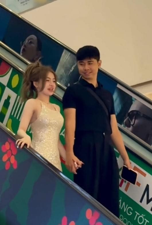 Trước những bình luận khiếm nhã chê bai bạn gái mình, chàng trai đã thẳng thừng đáp trả để bảo vệ bạn gái.