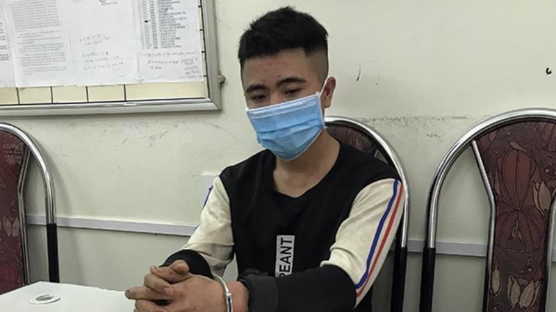 Bat doi tuong mang hung khi dap pha phong lam viec cua luc luong Cong an xa