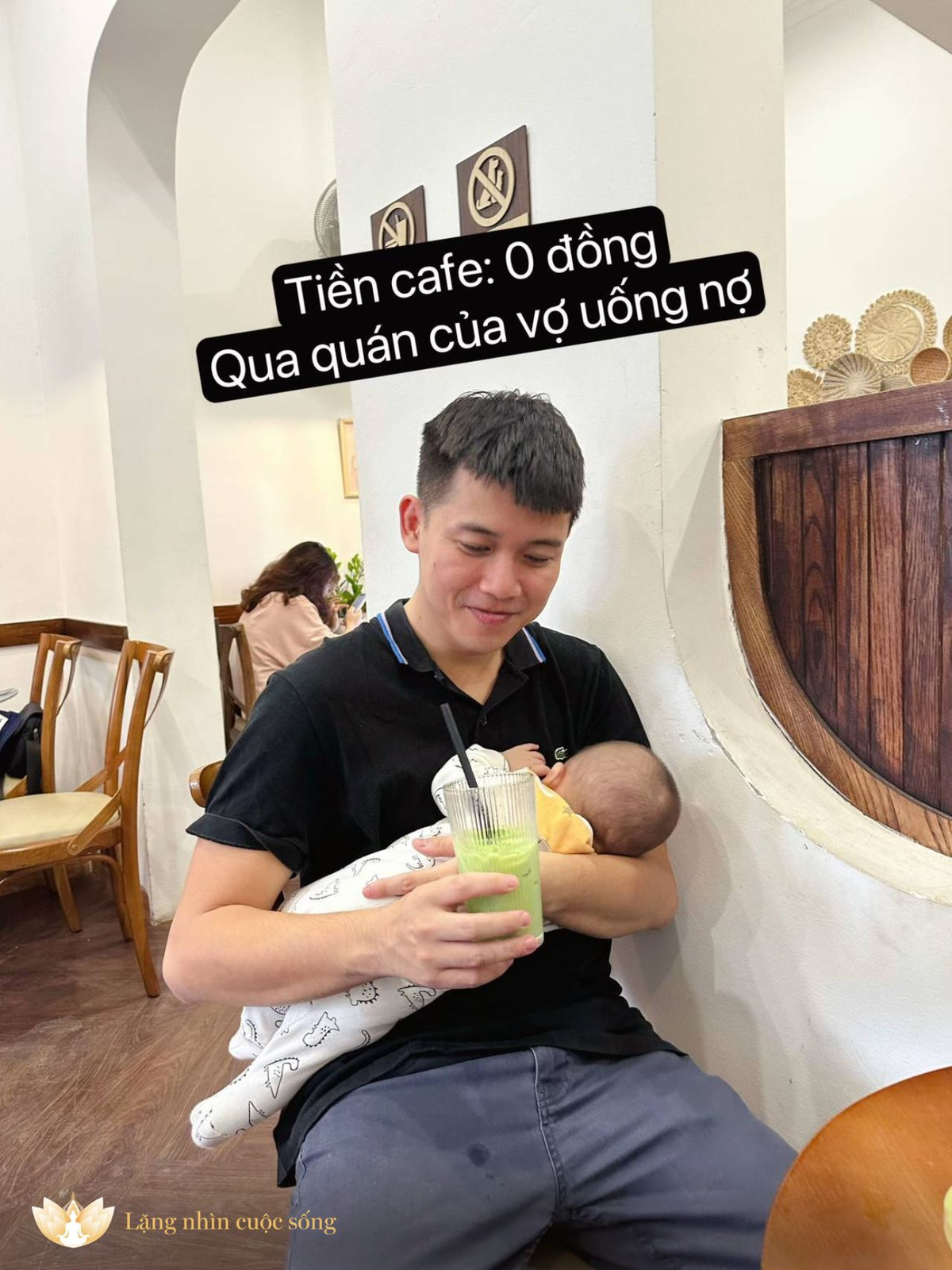 Đọc đến đây thì nhiều người "bừng tỉnh": "À hóa ra vợ ông này có cả 1 quán cafe".