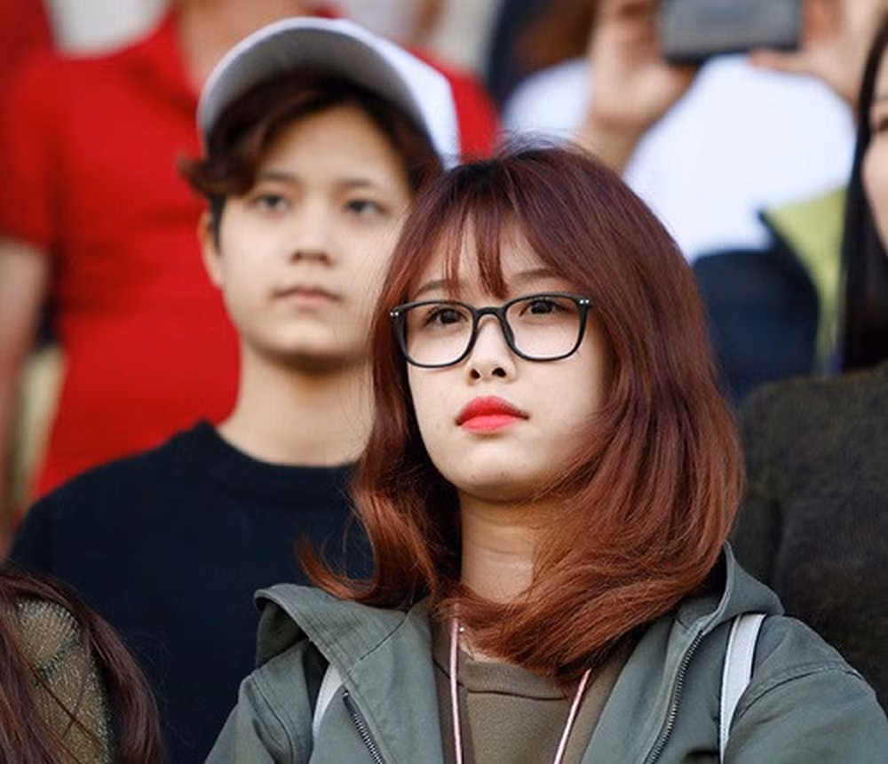 Trang Nhung tốt nghiệp ngành Tài chính ngân hàng, Đại học Mở và hiện cô đang làm việc tại một ngân hàng ở Hà Nội.