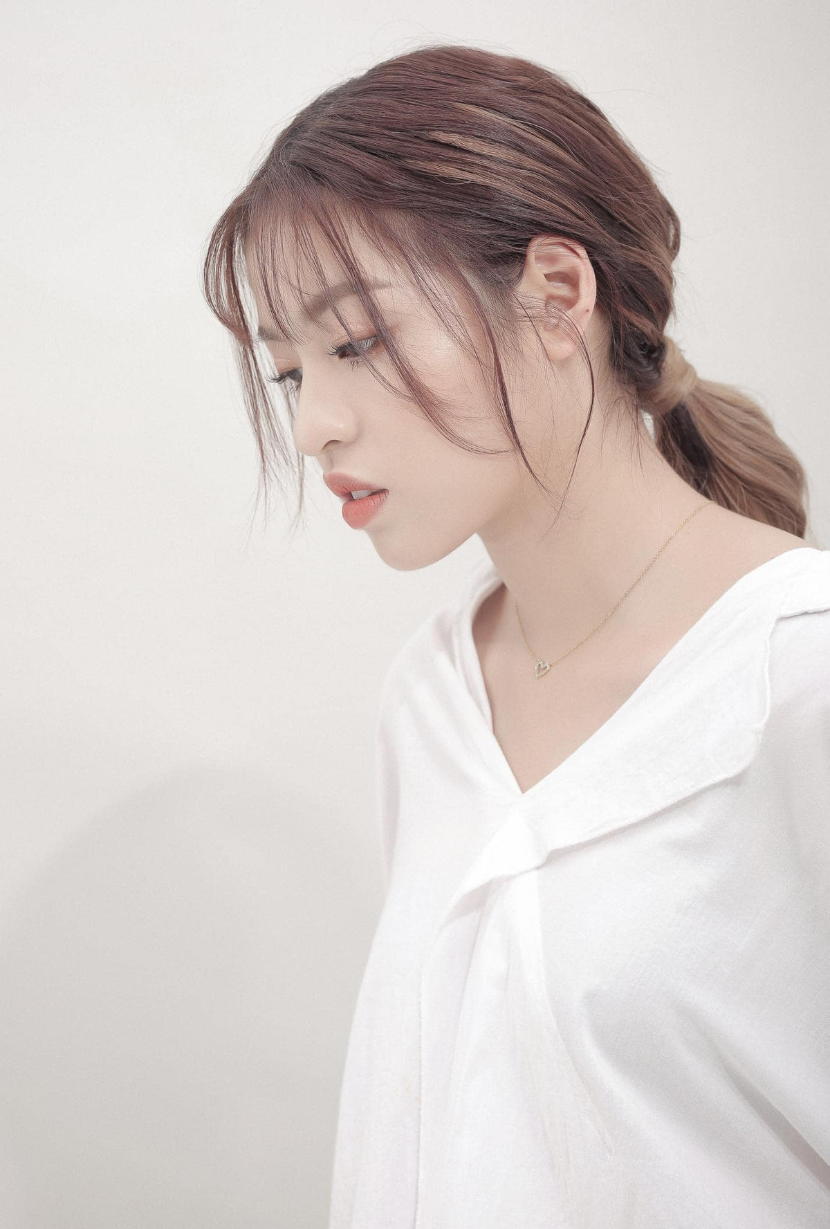 "Cứ đi cà khịa hết người nọ đến người kia bảo sao mà bị chửi. Cái giọng nói với cái mặt nhìn là không ưa nổi", "Đụng vào anh Bo là chết rồi, không thể hiểu nổi hot girl kiểu gì" - Dân mạng gay gắt bình luận.