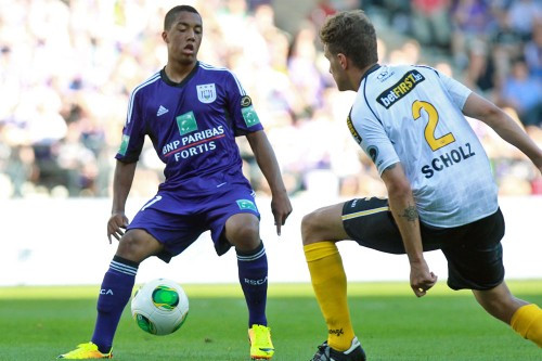 Youri Tielemans (RSC Anderlecht): Sau ít năm chơi cho các đội thiếu niên, cầu thủ tiền đạo 17 tuổi được khoác áo cho câu lạc bộ RSC Anderlecht trong mùa bóng 2013/14. Cũng trong mùa bóng trước, anh được tham gia bốn trận của giải Champions League và chơi tổng cộng 29 trận cho Anderlecht ở vòng loại của liên đoàn Pro League (Bỉ).