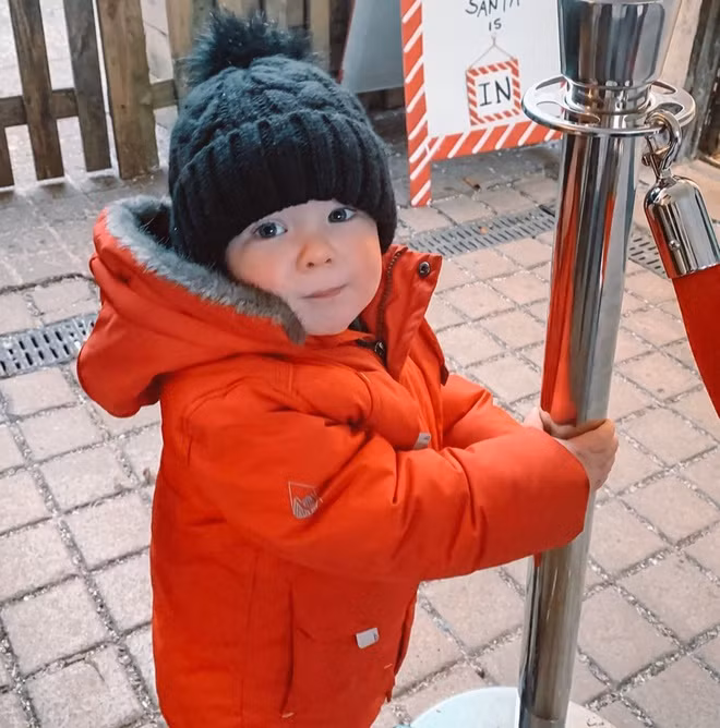 Chị Natasha cho biết, mỗi ngày chị dành 9 tiếng đồng hồ chỉ để chuẩn bị đồ ăn cho 3 đứa trẻ. Tuy nhiên, đó là niềm hạnh phúc của chị vì được nhìn các con lớn lên mỗi ngày. Trên mạng xã hội, mẹ bỉm sữa cũng chia sẻ rất nhiều phương pháp nuôi dạy trẻ với hy vọng kinh nghiệm của bản thân sẽ giúp được người khác.