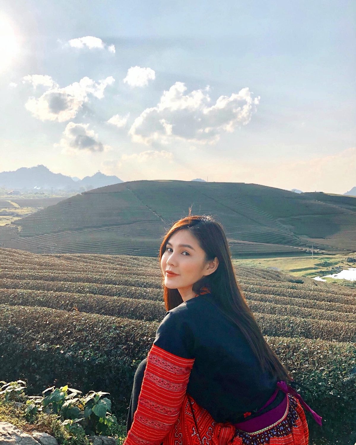 MC Thu Hoài (SN 1990) là một trong những gái xinh Tuyên Quang đình đám. Cô hiện đang làm MC thể thao cho kênh truyền hình K+ và thỉnh thoảng góp mặt trong một số bộ phim truyền hình như Người ph‌án xử, Ghét thì yêu thôi....