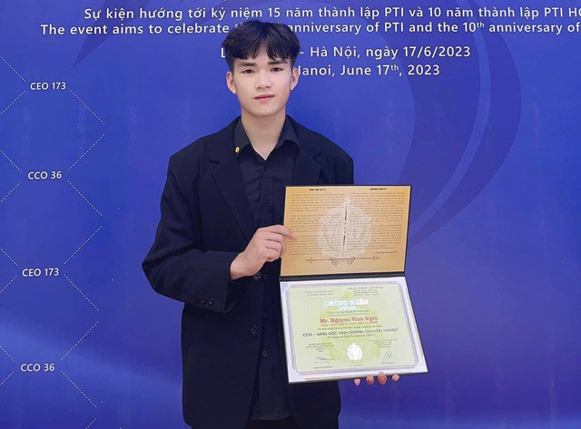 Thời gian tới, Vĩnh Ngôn tiếp tục học hỏi, trau dồi kinh nghiệm về lĩnh vực kinh doanh của gia đình. Trong tương lai, cậu cả nhà đại gia Thoan muốn góp phần xây dựng cơ ngơi của bố mẹ ngày càng vững mạnh hơn.