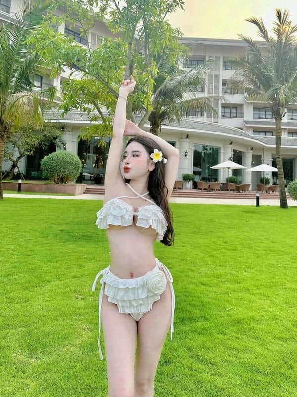 Trước nhan sắc xinh đẹp của cô gái, nhiều chàng trai đua nhau xin làm con rể của đại gia xứ Nghệ.