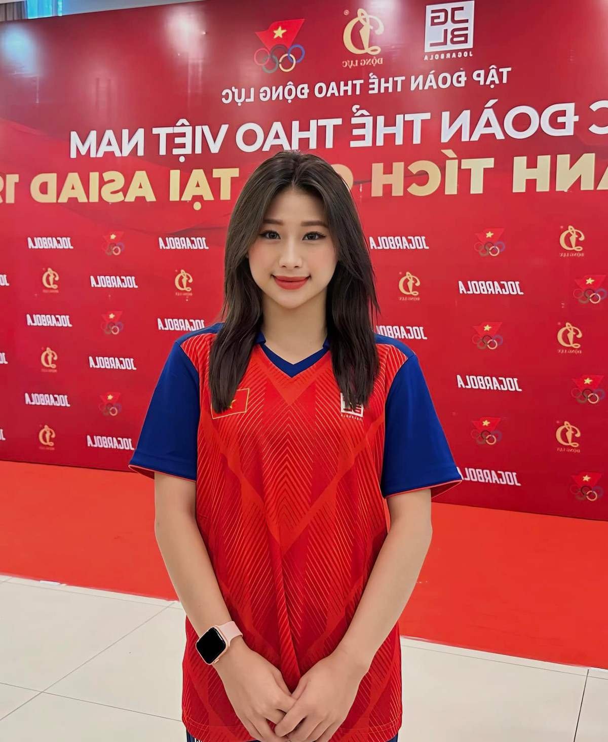 Cô nàng sinh năm 2003 từng là VĐV của đội tuyển TDDC quốc gia tham dự nhiều giải đấu trong nước và quốc tế.